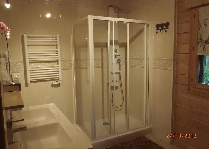 Le Du Pont Des Fees - Sauna & בקתה